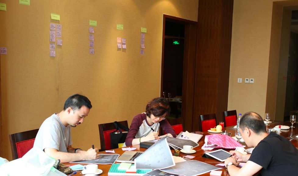 The post-it wall — powerful but requiring physical space and full-team presence
